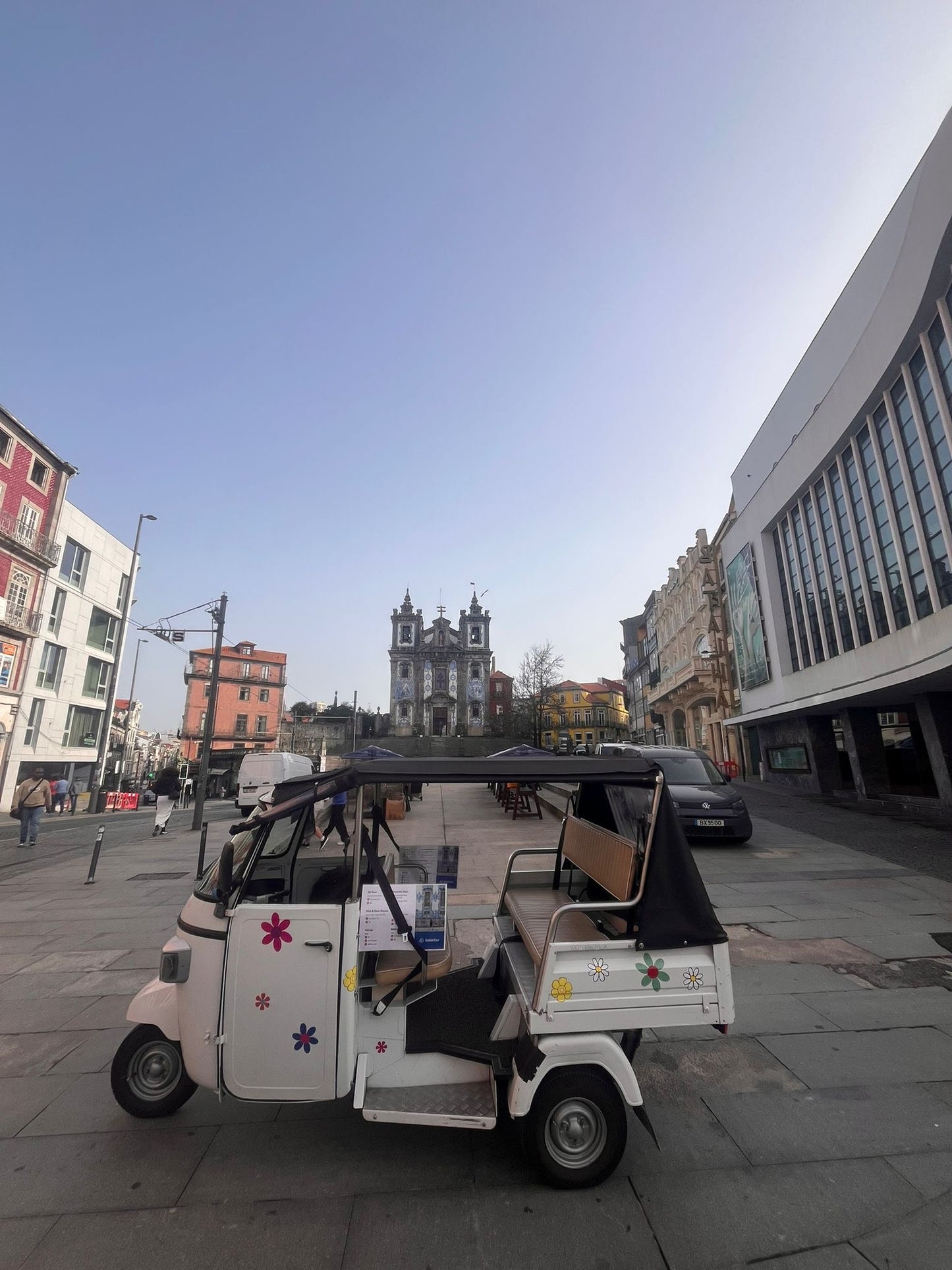 🛺 Your private chauffeur in Porto — with a true local touch.